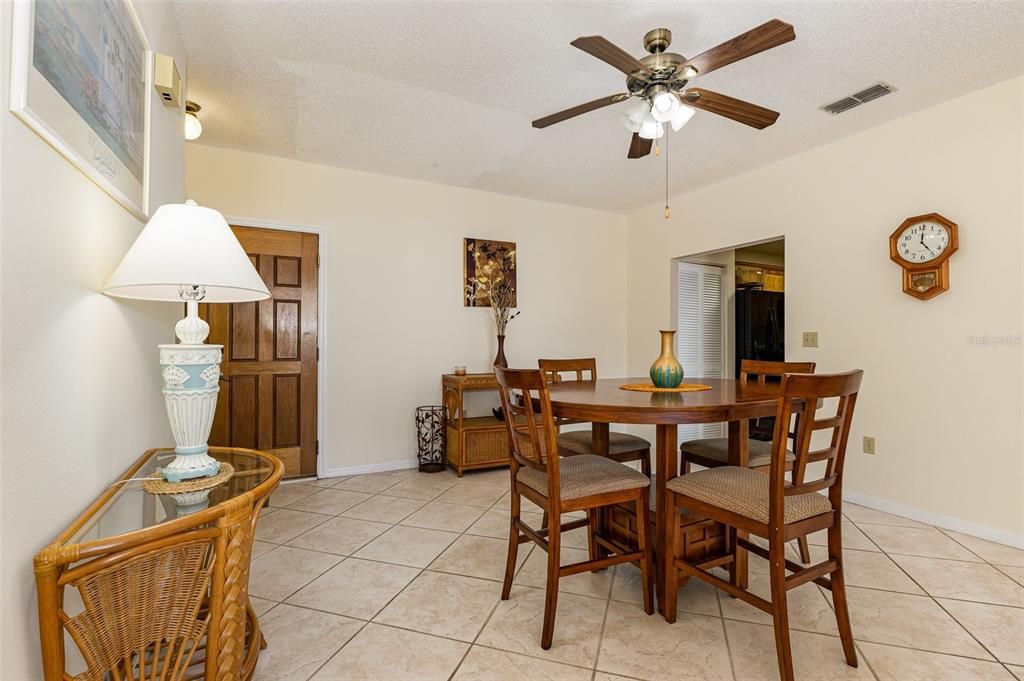 Active With Contract: $297,000 (2 beds, 2 baths, 1035 Square Feet)
