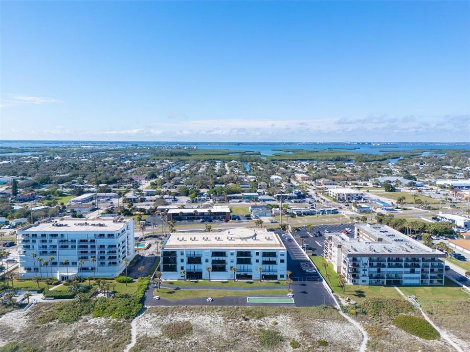 Active With Contract: $297,000 (2 beds, 2 baths, 1035 Square Feet)