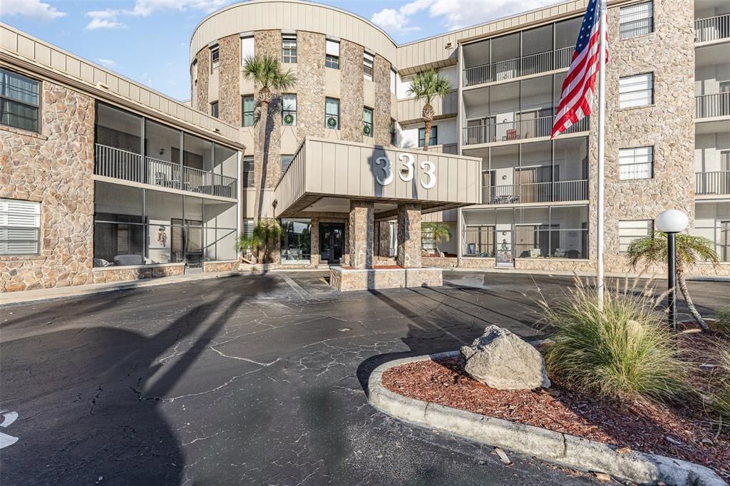 Active With Contract: $297,000 (2 beds, 2 baths, 1035 Square Feet)