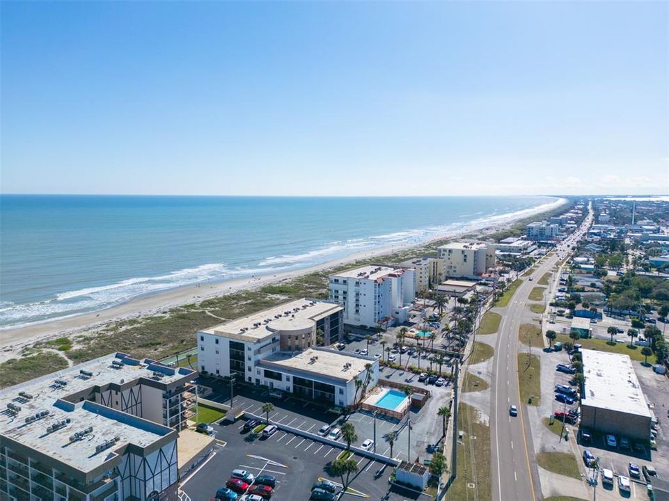 Active With Contract: $297,000 (2 beds, 2 baths, 1035 Square Feet)