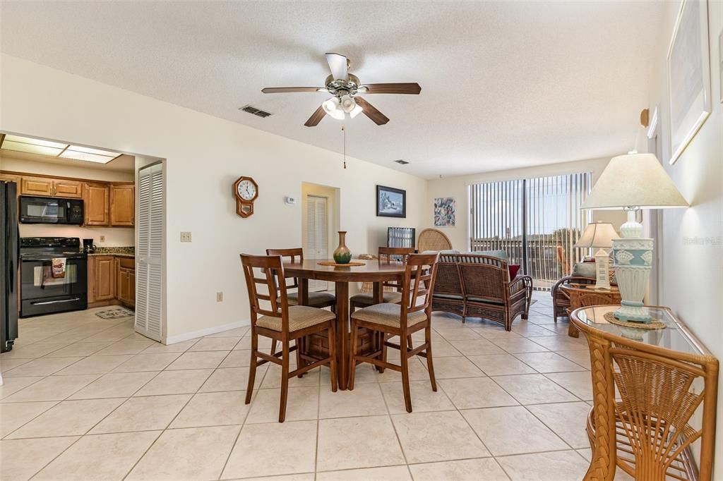 Active With Contract: $297,000 (2 beds, 2 baths, 1035 Square Feet)