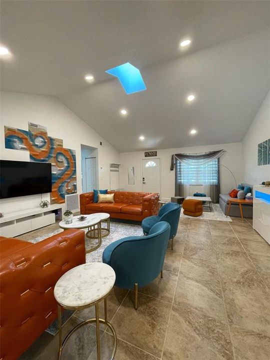For Rent: $2,895 (3 beds, 2 baths, 1661 Square Feet)