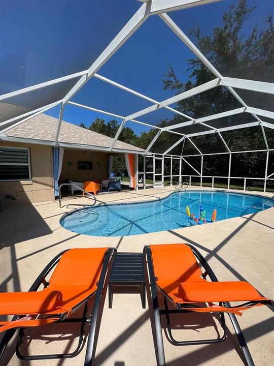 For Rent: $2,895 (3 beds, 2 baths, 1661 Square Feet)