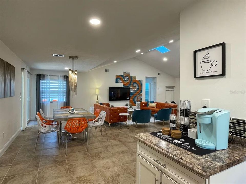 For Rent: $2,895 (3 beds, 2 baths, 1661 Square Feet)