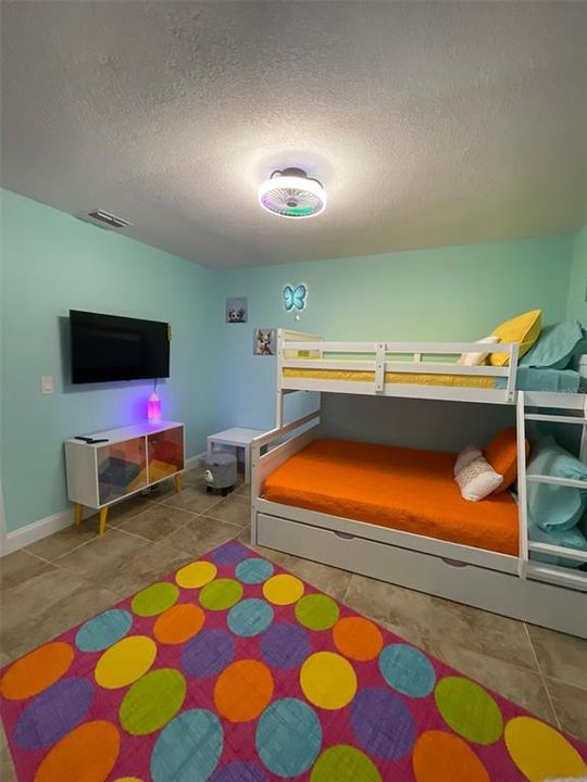 For Rent: $2,895 (3 beds, 2 baths, 1661 Square Feet)