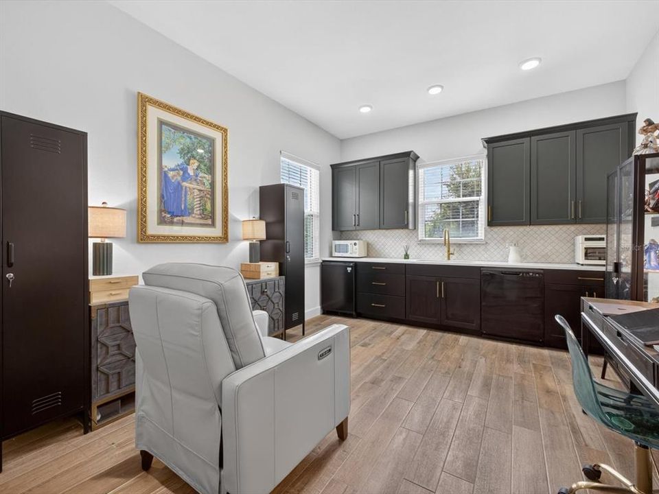En Venta: $735,000 (4 camas, 3 baños, 2283 Pies cuadrados)
