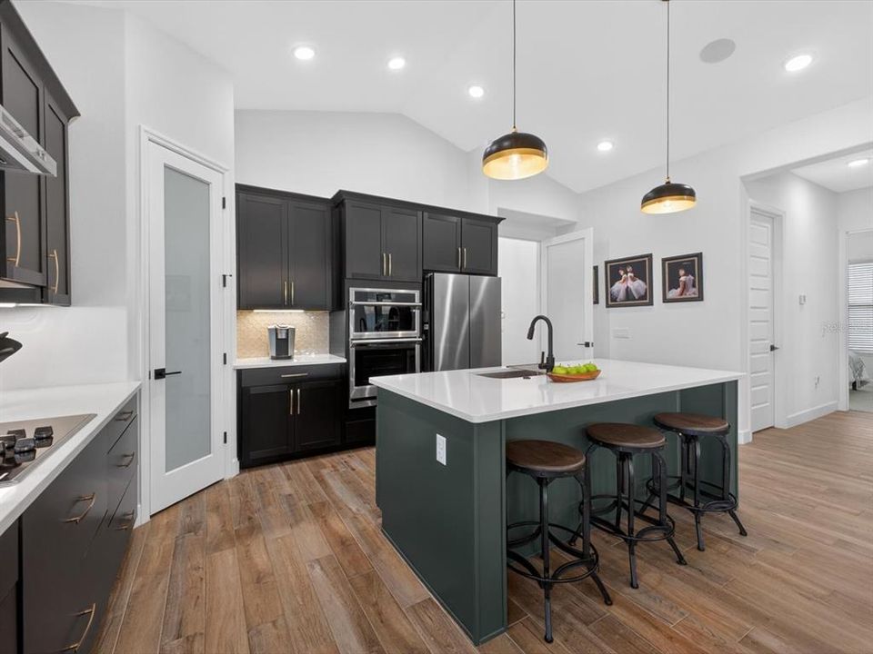 En Venta: $735,000 (4 camas, 3 baños, 2283 Pies cuadrados)