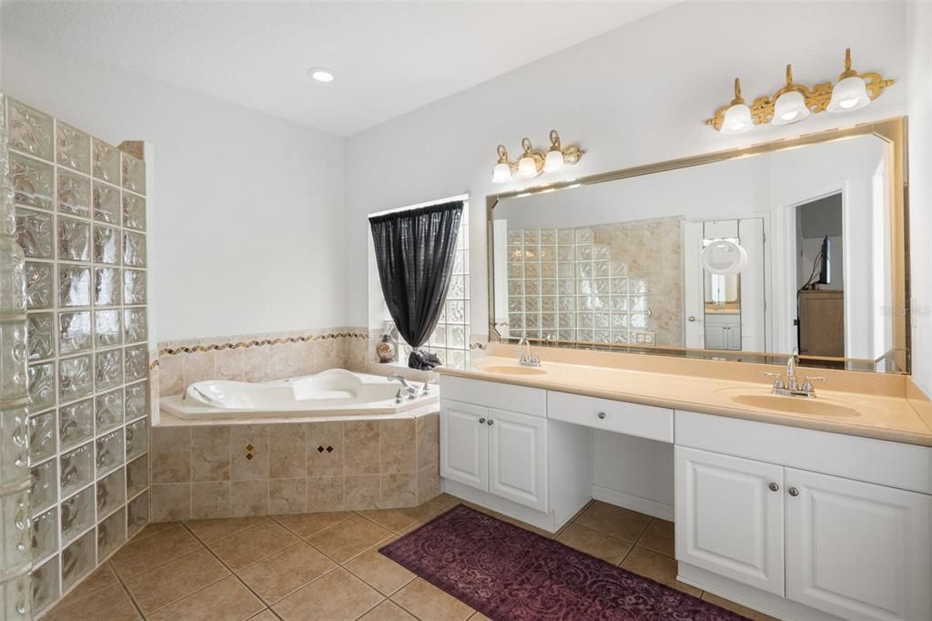 For Sale: $449,000 (4 beds, 3 baths, 2674 Square Feet)