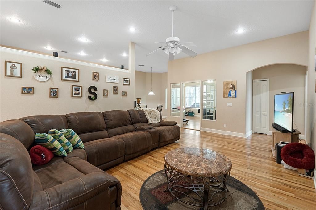 For Sale: $449,000 (4 beds, 3 baths, 2674 Square Feet)