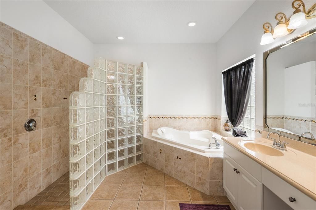 For Sale: $449,000 (4 beds, 3 baths, 2674 Square Feet)