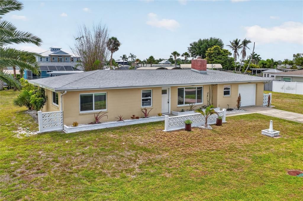 For Sale: $560,000 (3 beds, 2 baths, 1425 Square Feet)