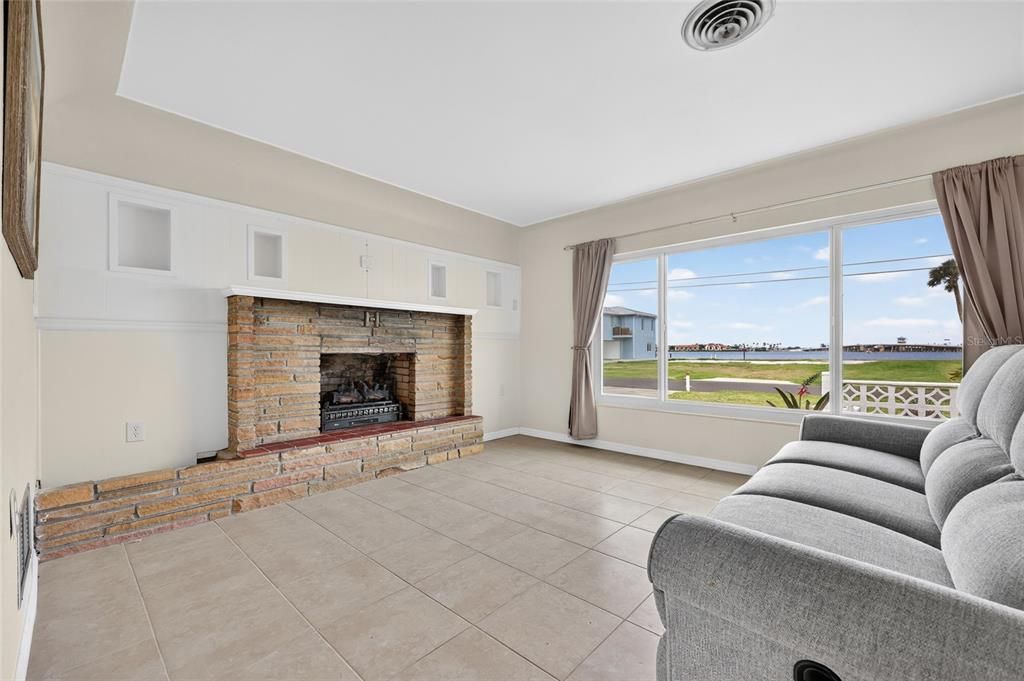 For Sale: $560,000 (3 beds, 2 baths, 1425 Square Feet)