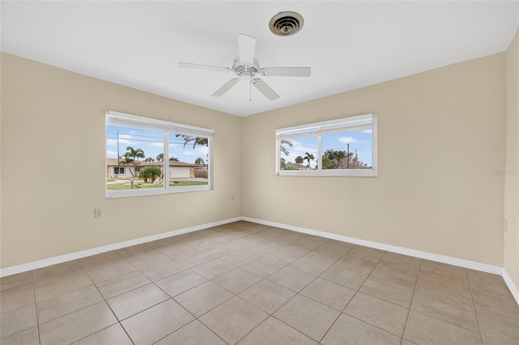 For Sale: $560,000 (3 beds, 2 baths, 1425 Square Feet)