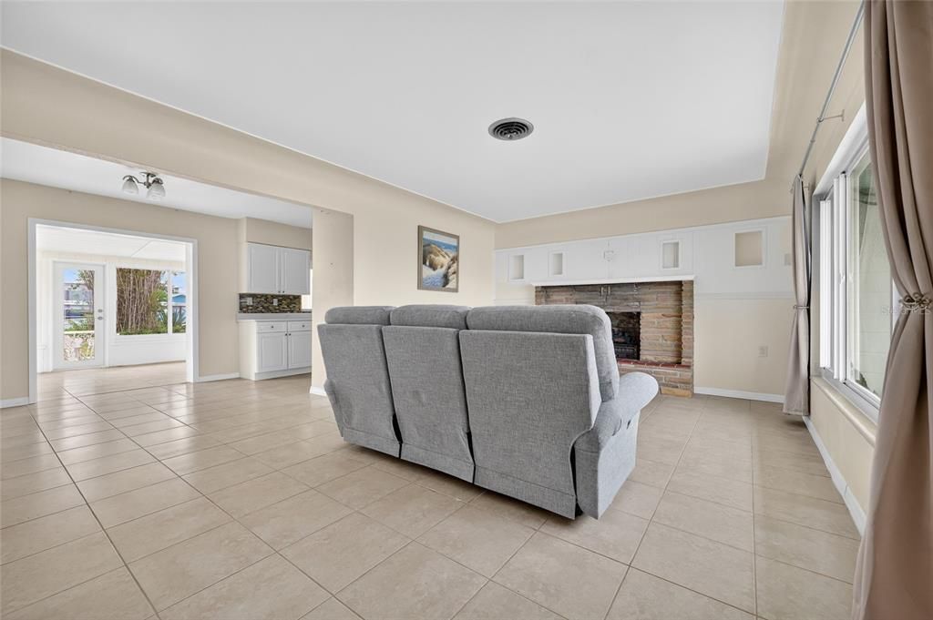 For Sale: $560,000 (3 beds, 2 baths, 1425 Square Feet)