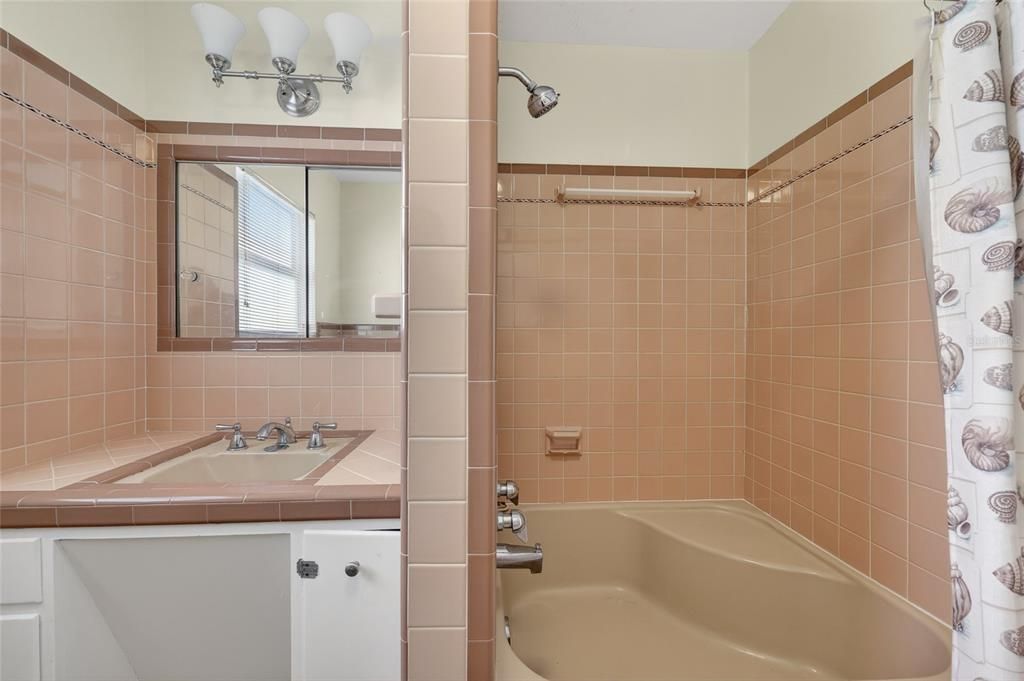 For Sale: $560,000 (3 beds, 2 baths, 1425 Square Feet)