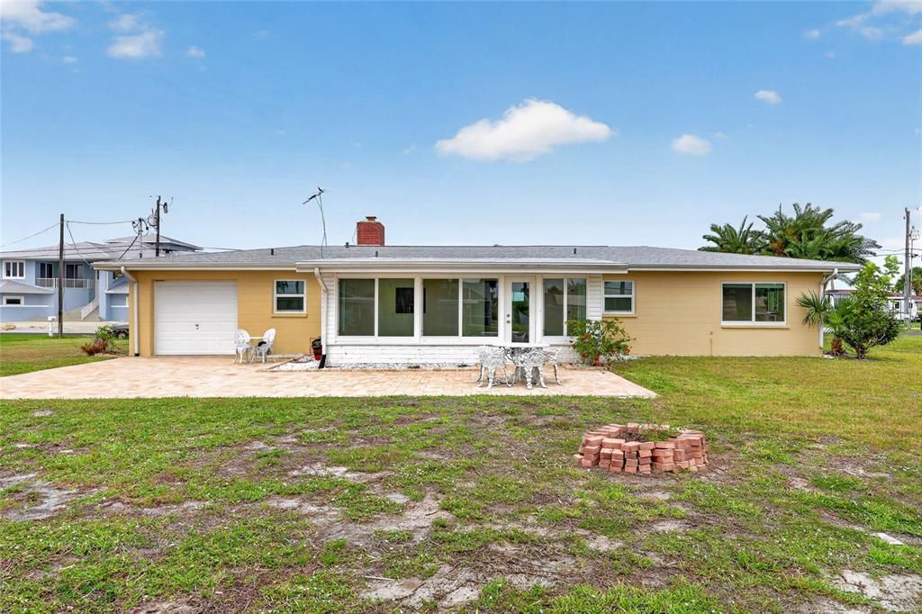 For Sale: $560,000 (3 beds, 2 baths, 1425 Square Feet)