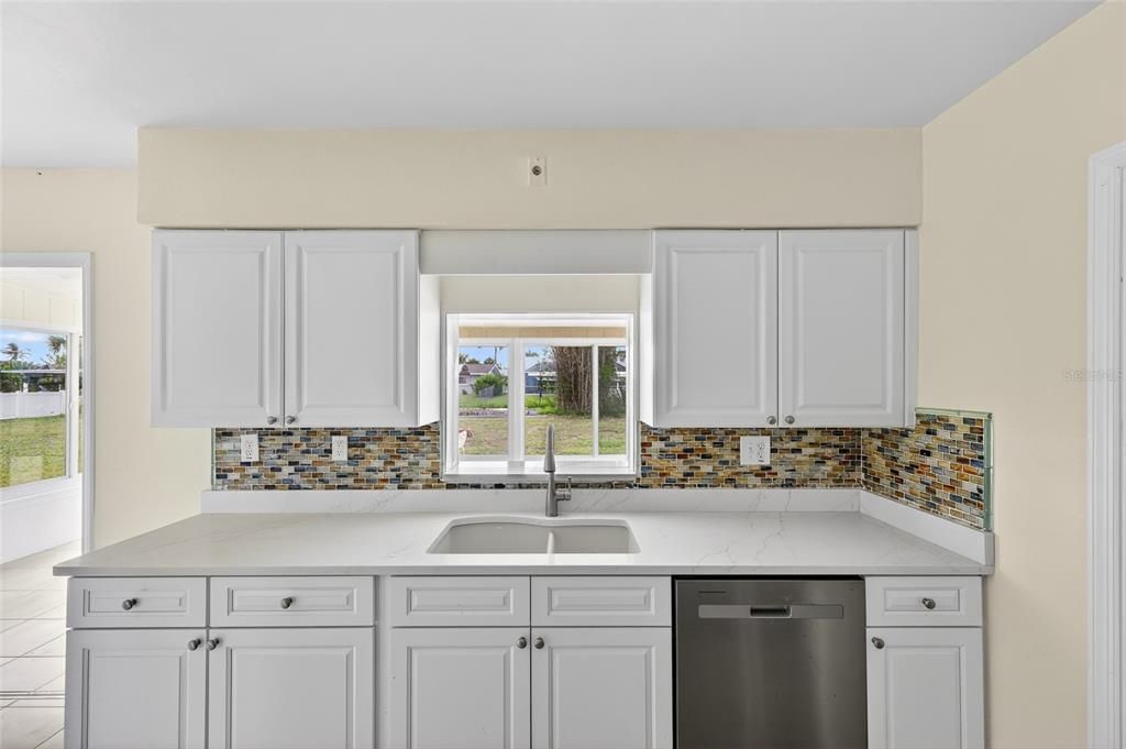 For Sale: $560,000 (3 beds, 2 baths, 1425 Square Feet)