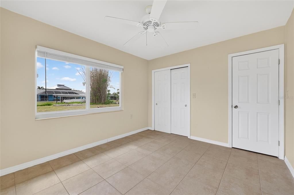 For Sale: $560,000 (3 beds, 2 baths, 1425 Square Feet)
