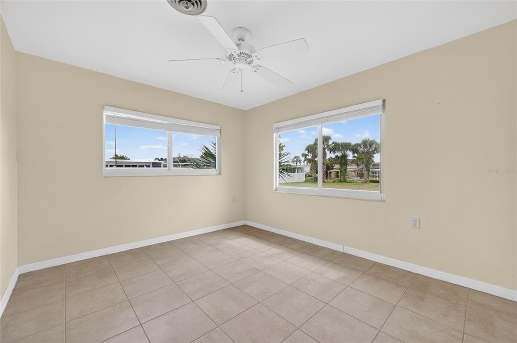 For Sale: $560,000 (3 beds, 2 baths, 1425 Square Feet)