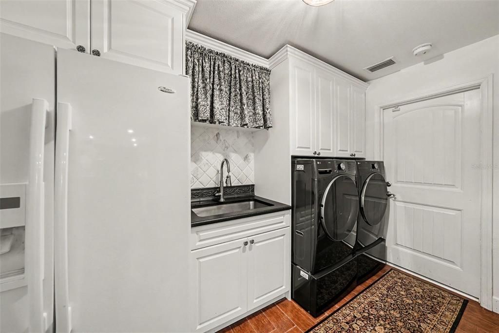 For Sale: $1,250,000 (4 beds, 3 baths, 3256 Square Feet)