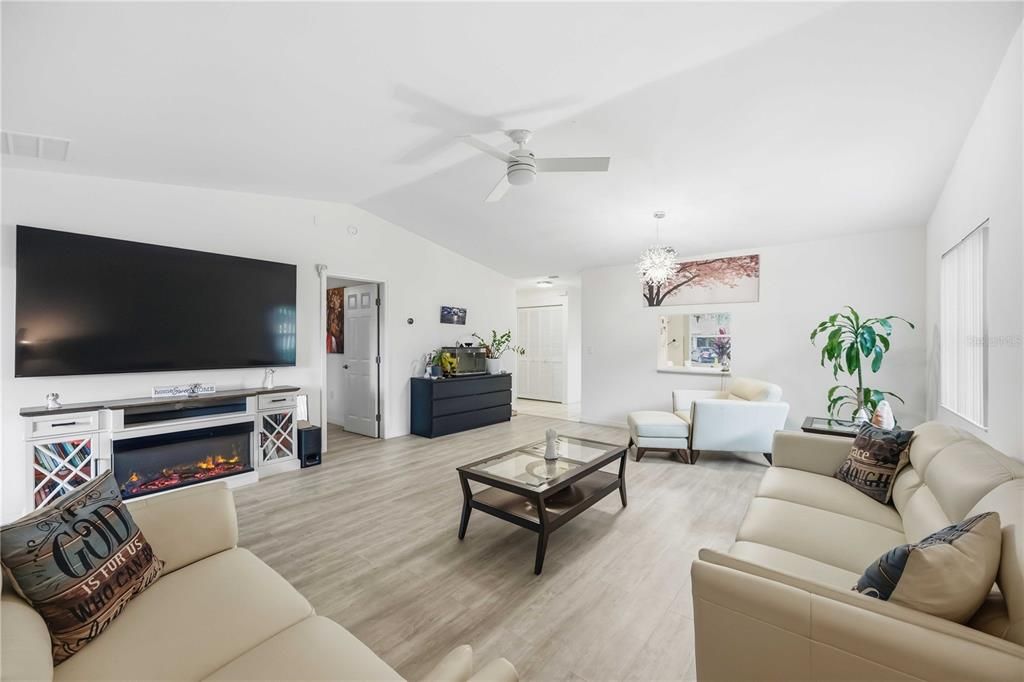 En Venta: $285,000 (2 camas, 2 baños, 1024 Pies cuadrados)