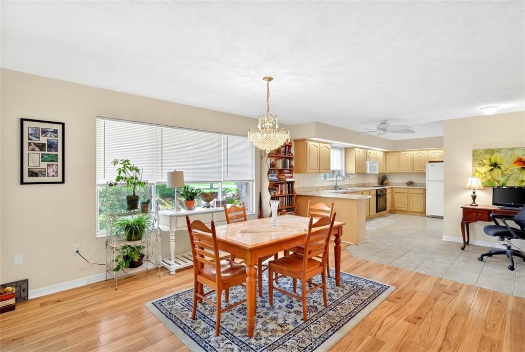 На продажу: $289,900 (2 спален, 2 ванн, 1402 Квадратных фут)