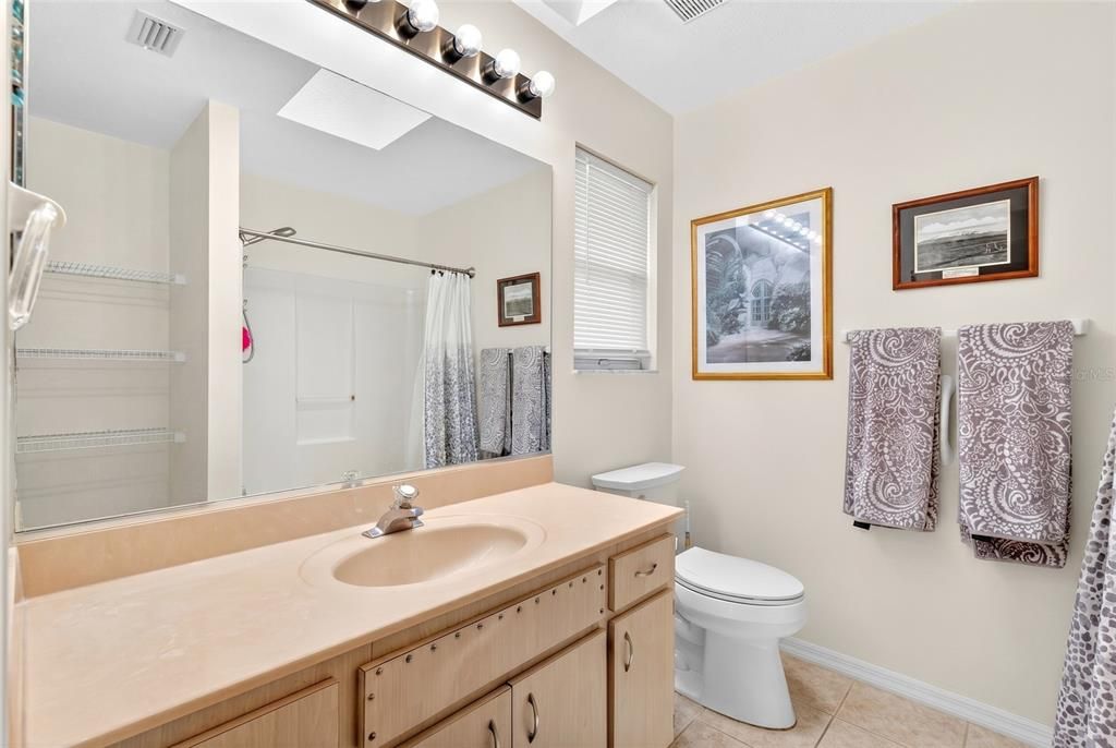 На продажу: $289,900 (2 спален, 2 ванн, 1402 Квадратных фут)