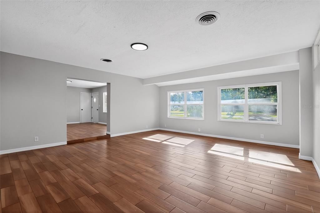For Sale: $264,900 (3 beds, 2 baths, 1829 Square Feet)