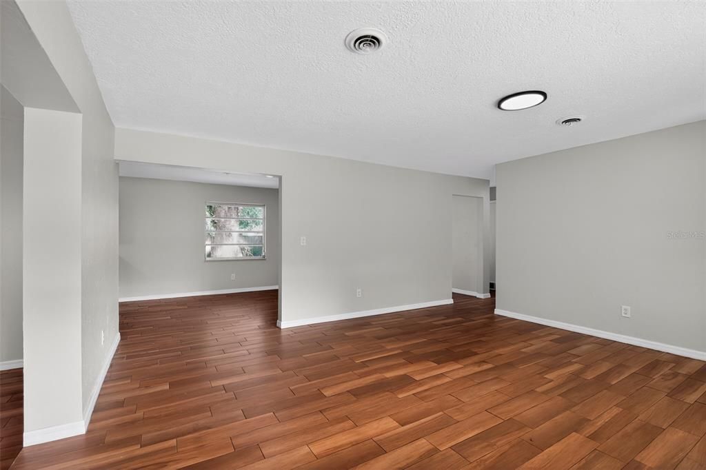 For Sale: $264,900 (3 beds, 2 baths, 1829 Square Feet)