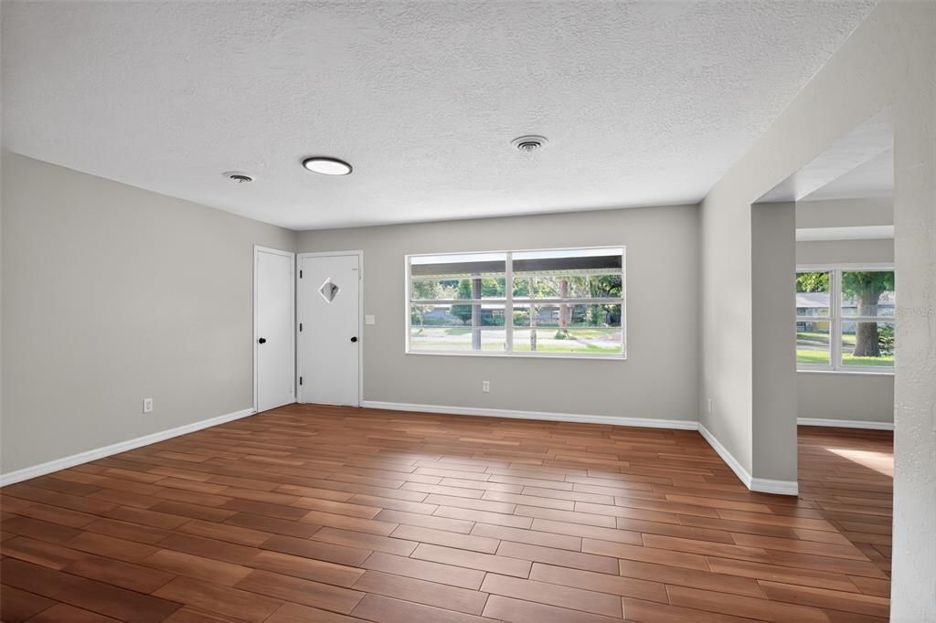 For Sale: $264,900 (3 beds, 2 baths, 1829 Square Feet)