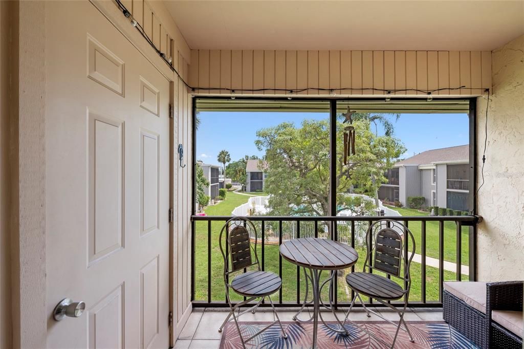 For Sale: $155,000 (2 beds, 2 baths, 947 Square Feet)