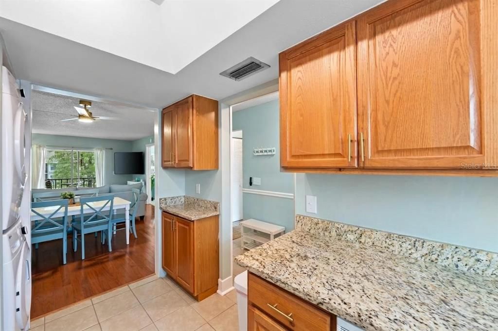 For Sale: $155,000 (2 beds, 2 baths, 947 Square Feet)