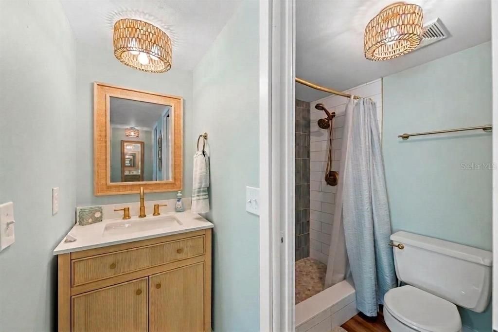 For Sale: $155,000 (2 beds, 2 baths, 947 Square Feet)