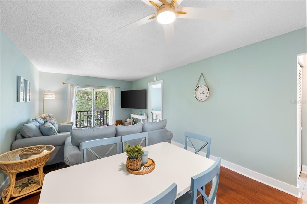 For Sale: $155,000 (2 beds, 2 baths, 947 Square Feet)