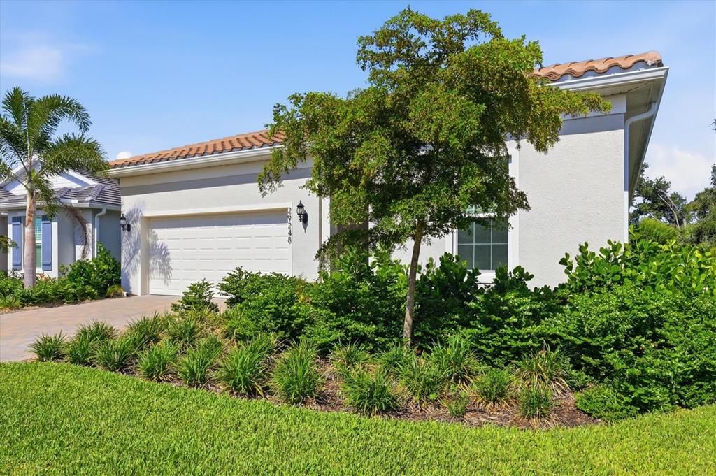 For Sale: $769,000 (3 beds, 2 baths, 2106 Square Feet)
