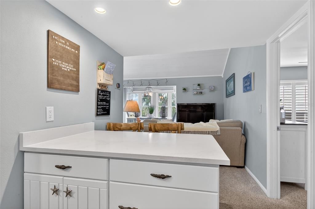 For Sale: $325,000 (1 beds, 1 baths, 840 Square Feet)