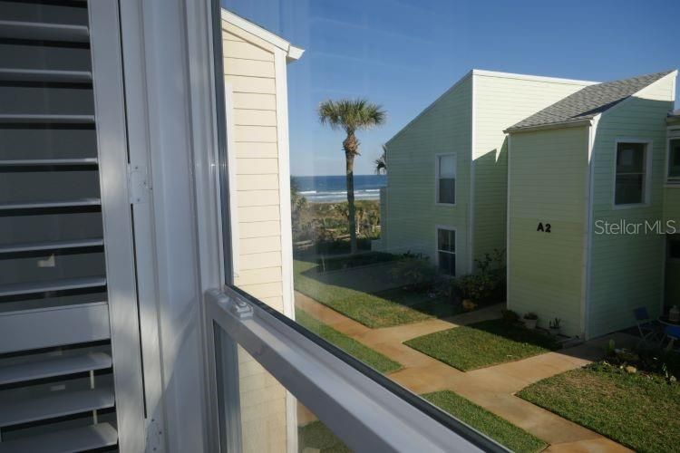 For Sale: $325,000 (1 beds, 1 baths, 840 Square Feet)