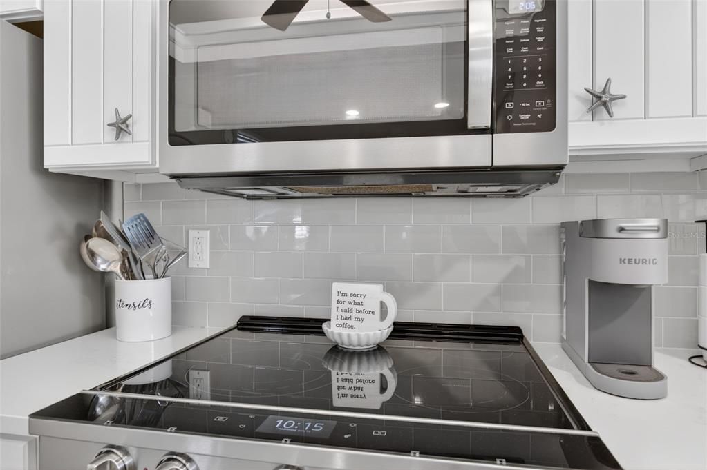 For Sale: $325,000 (1 beds, 1 baths, 840 Square Feet)
