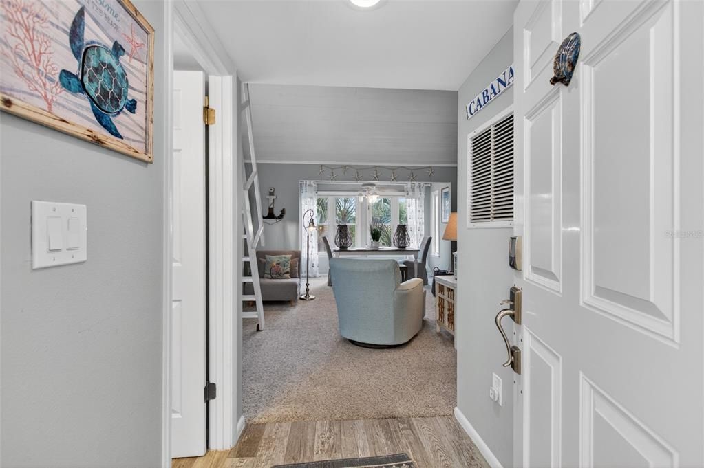 For Sale: $325,000 (1 beds, 1 baths, 840 Square Feet)