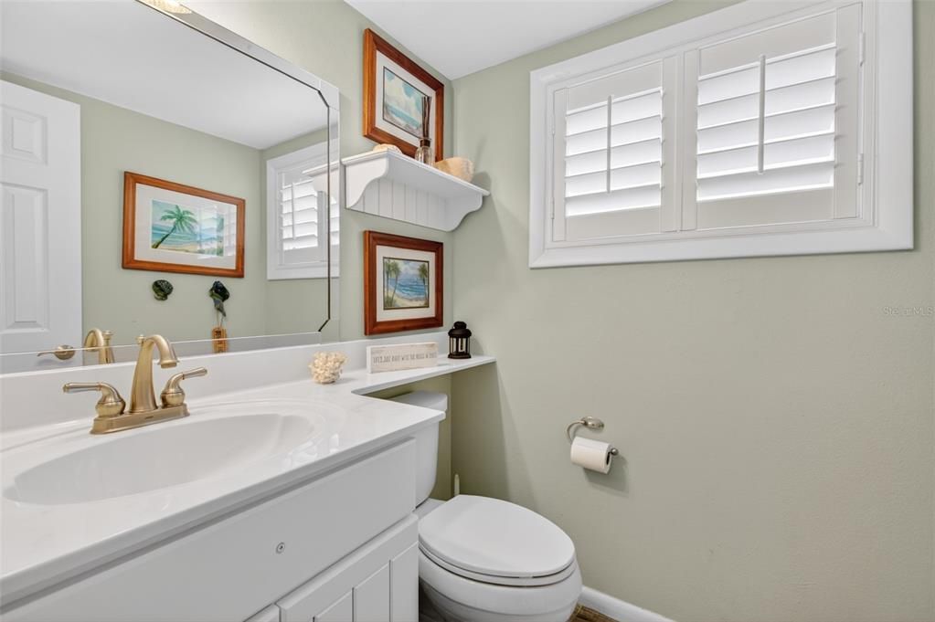 For Sale: $325,000 (1 beds, 1 baths, 840 Square Feet)