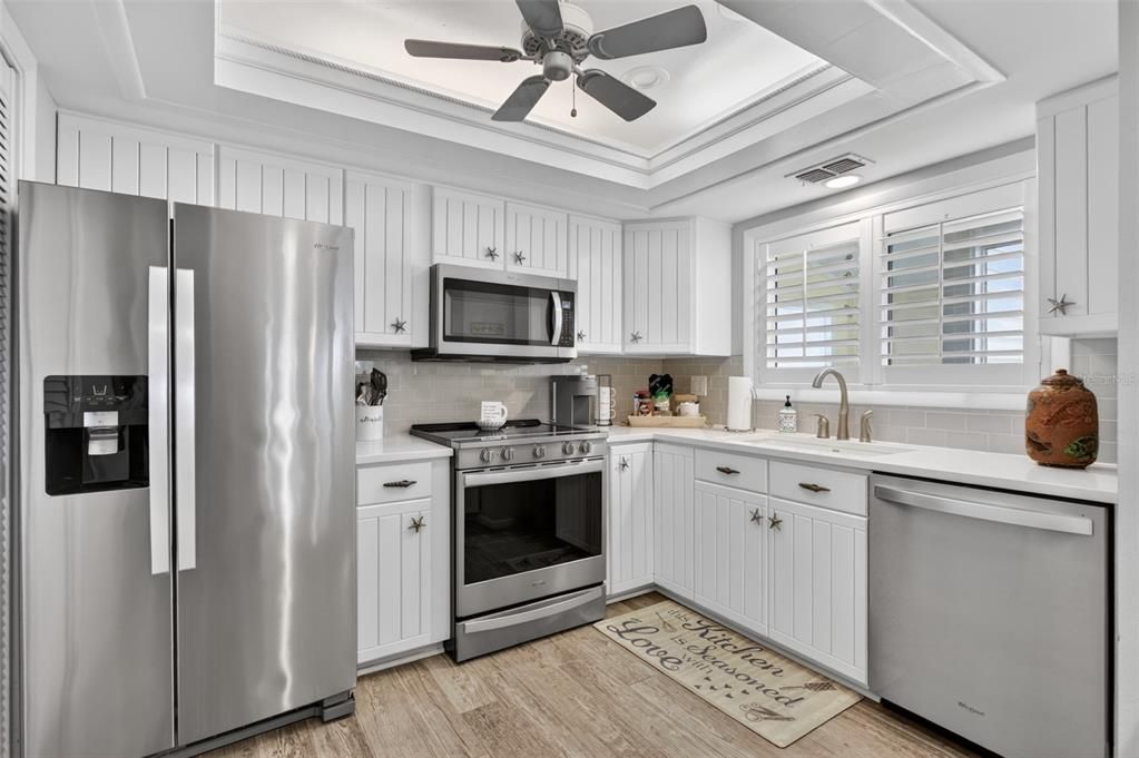 For Sale: $325,000 (1 beds, 1 baths, 840 Square Feet)