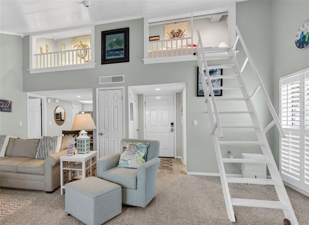 For Sale: $325,000 (1 beds, 1 baths, 840 Square Feet)
