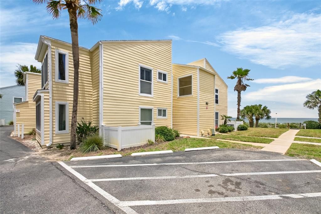 For Sale: $325,000 (1 beds, 1 baths, 840 Square Feet)