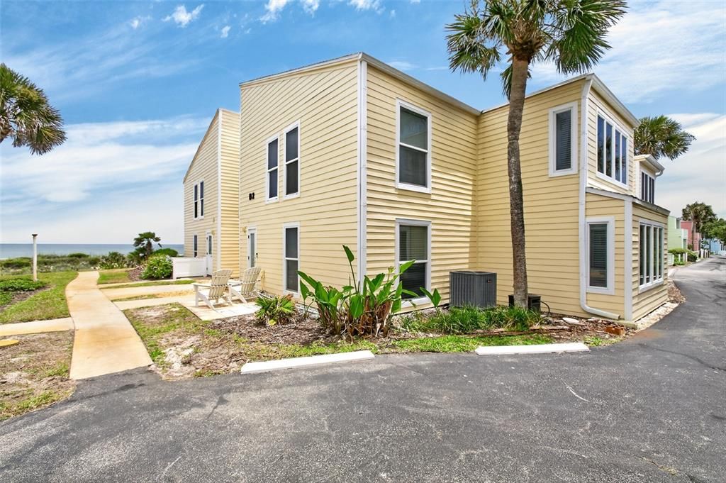 For Sale: $325,000 (1 beds, 1 baths, 840 Square Feet)