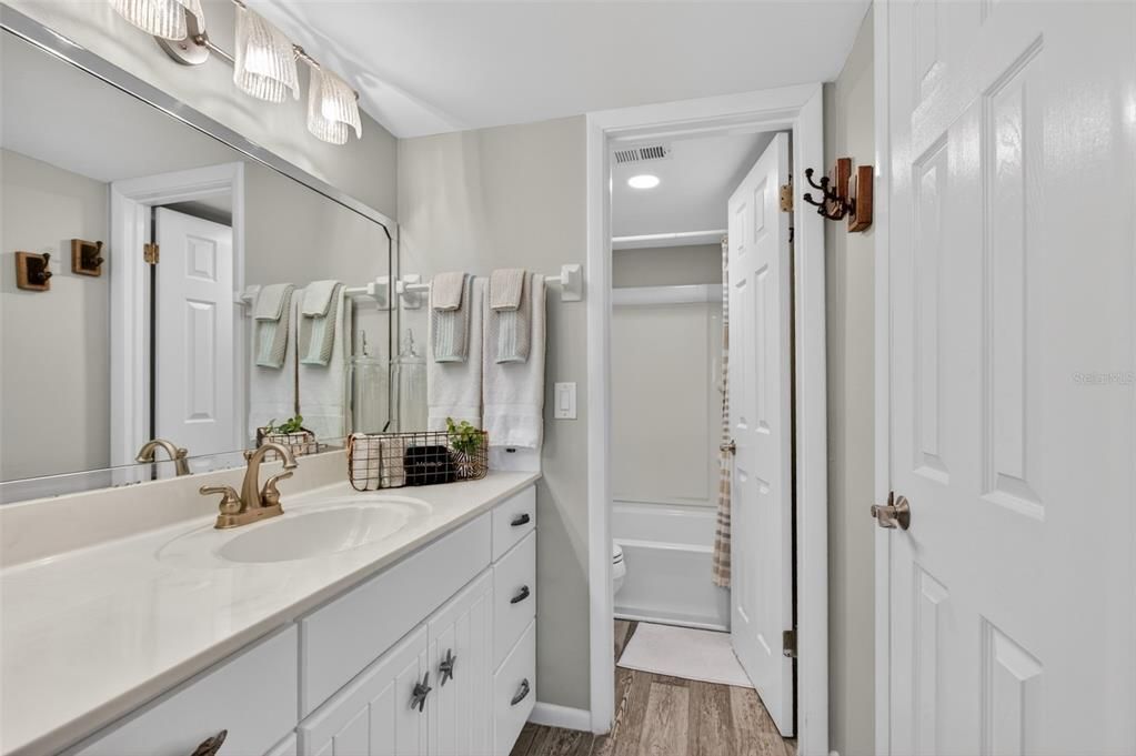 For Sale: $325,000 (1 beds, 1 baths, 840 Square Feet)