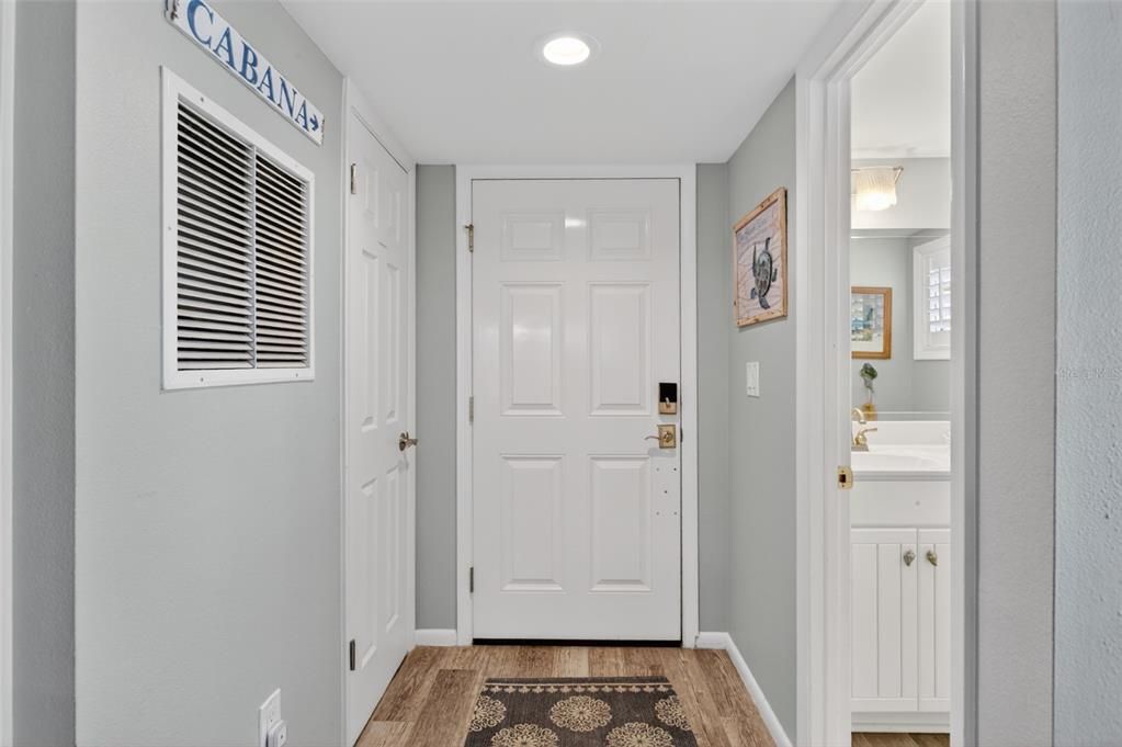 For Sale: $325,000 (1 beds, 1 baths, 840 Square Feet)