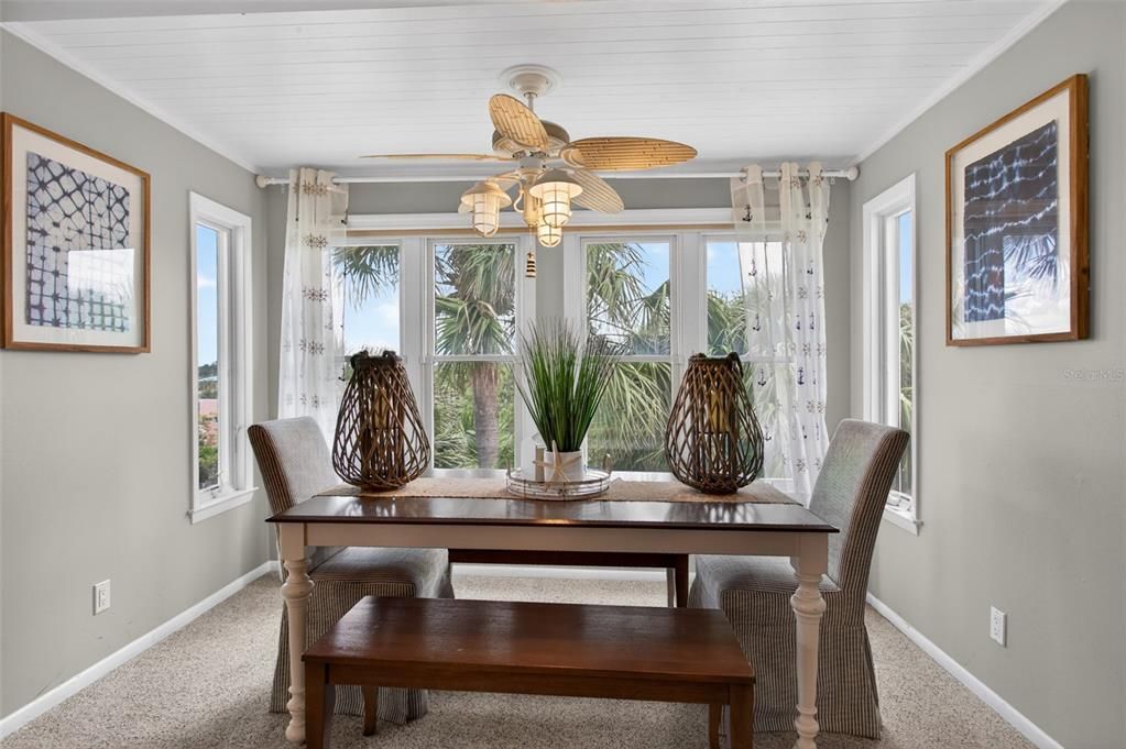 For Sale: $325,000 (1 beds, 1 baths, 840 Square Feet)
