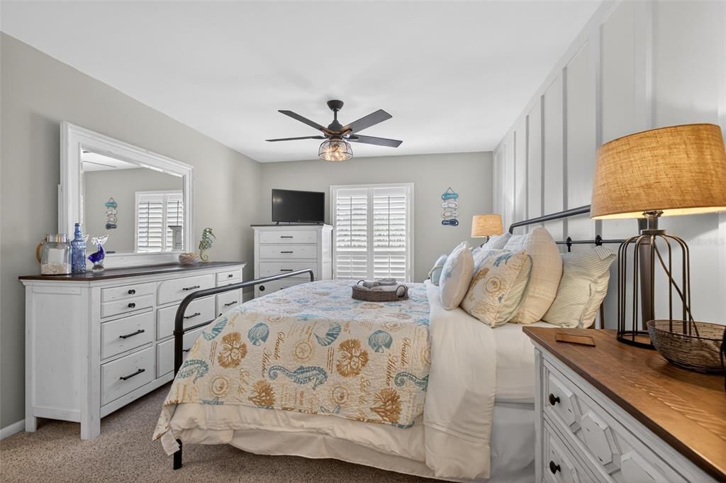 For Sale: $325,000 (1 beds, 1 baths, 840 Square Feet)