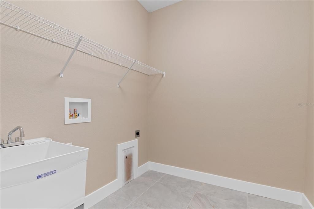 For Sale: $338,800 (3 beds, 2 baths, 1495 Square Feet)