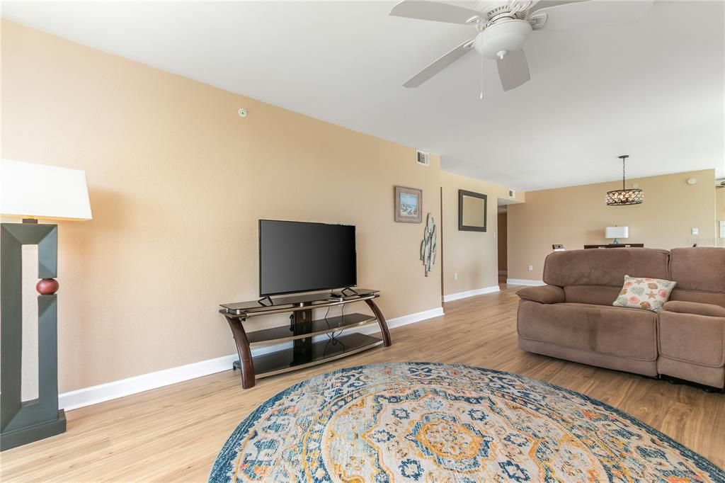 For Rent: $2,300 (2 beds, 2 baths, 1390 Square Feet)
